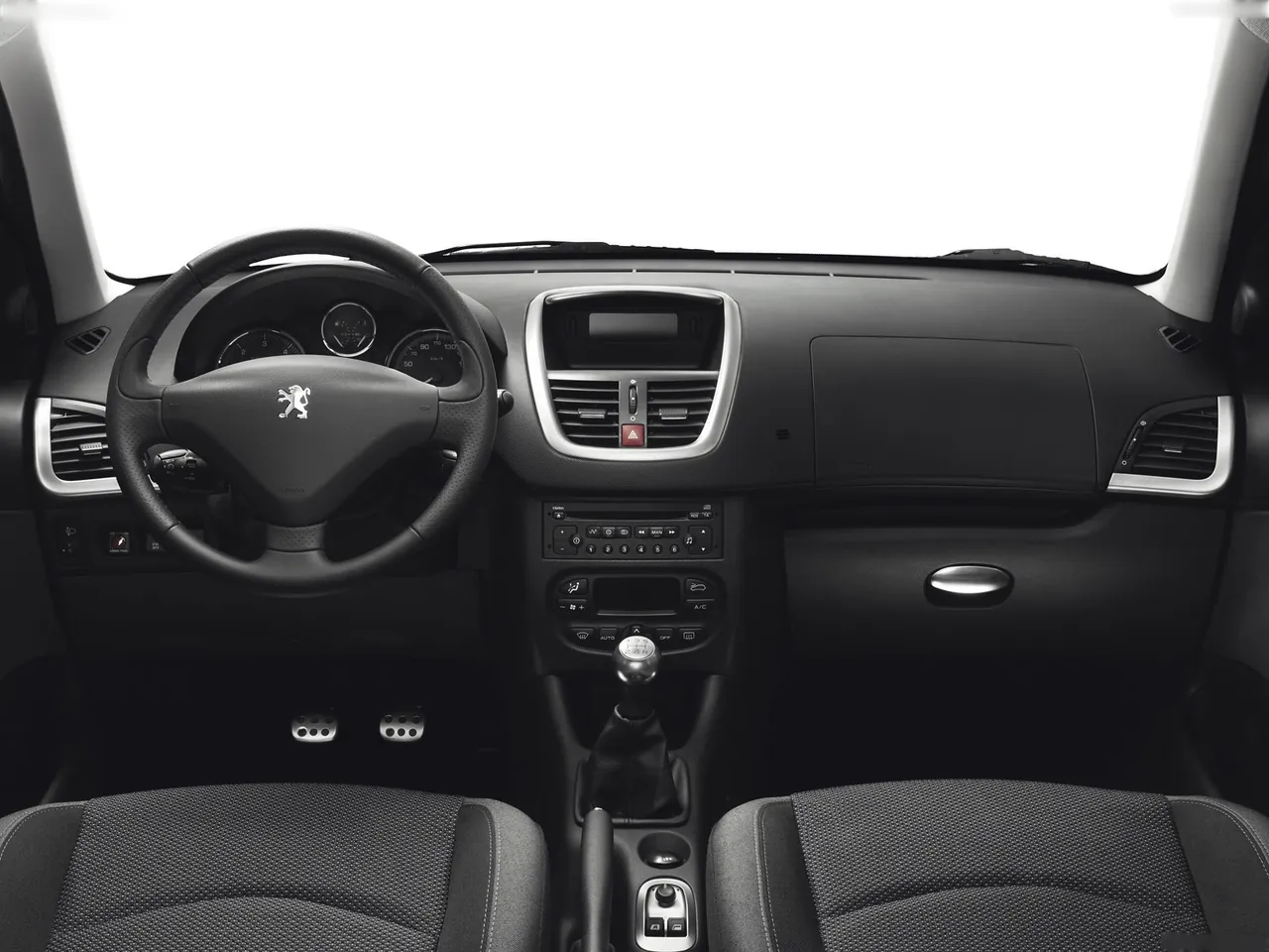 Peugeot 206 Plus (2009) – interiér