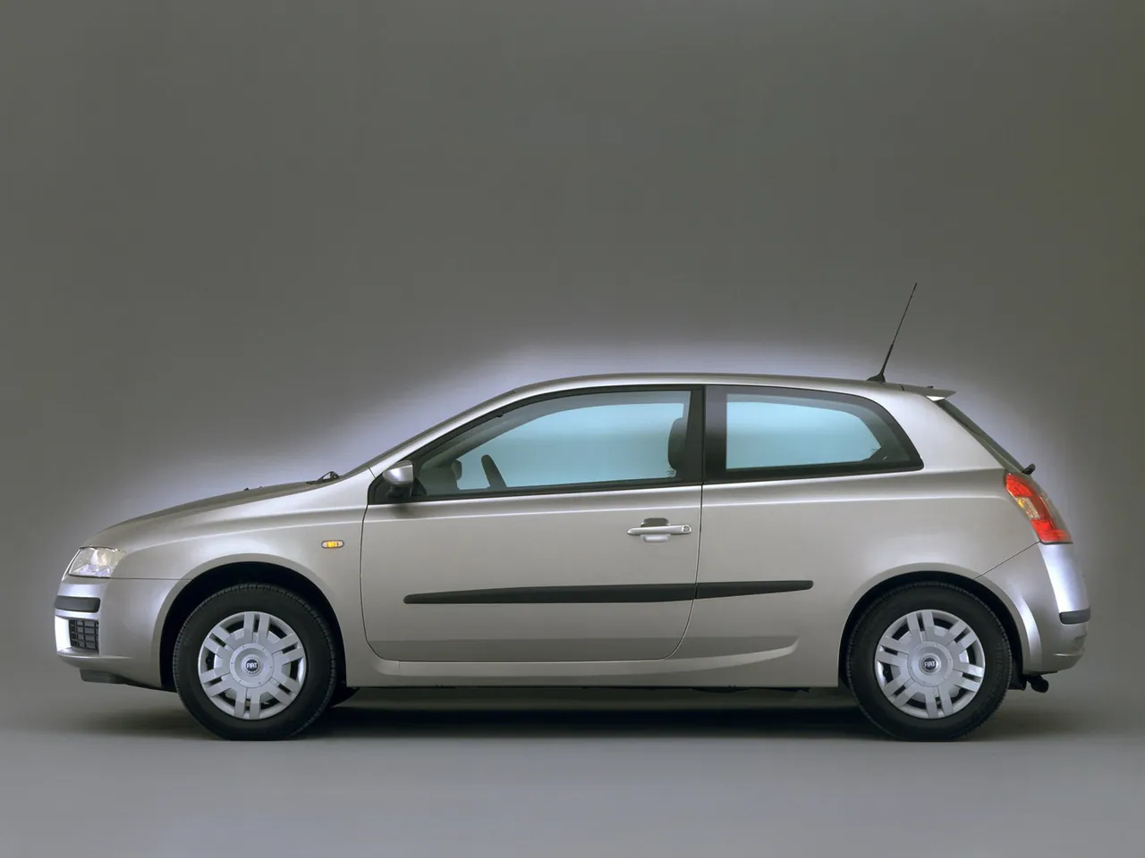 Fiat Stilo (2002) – boční profil