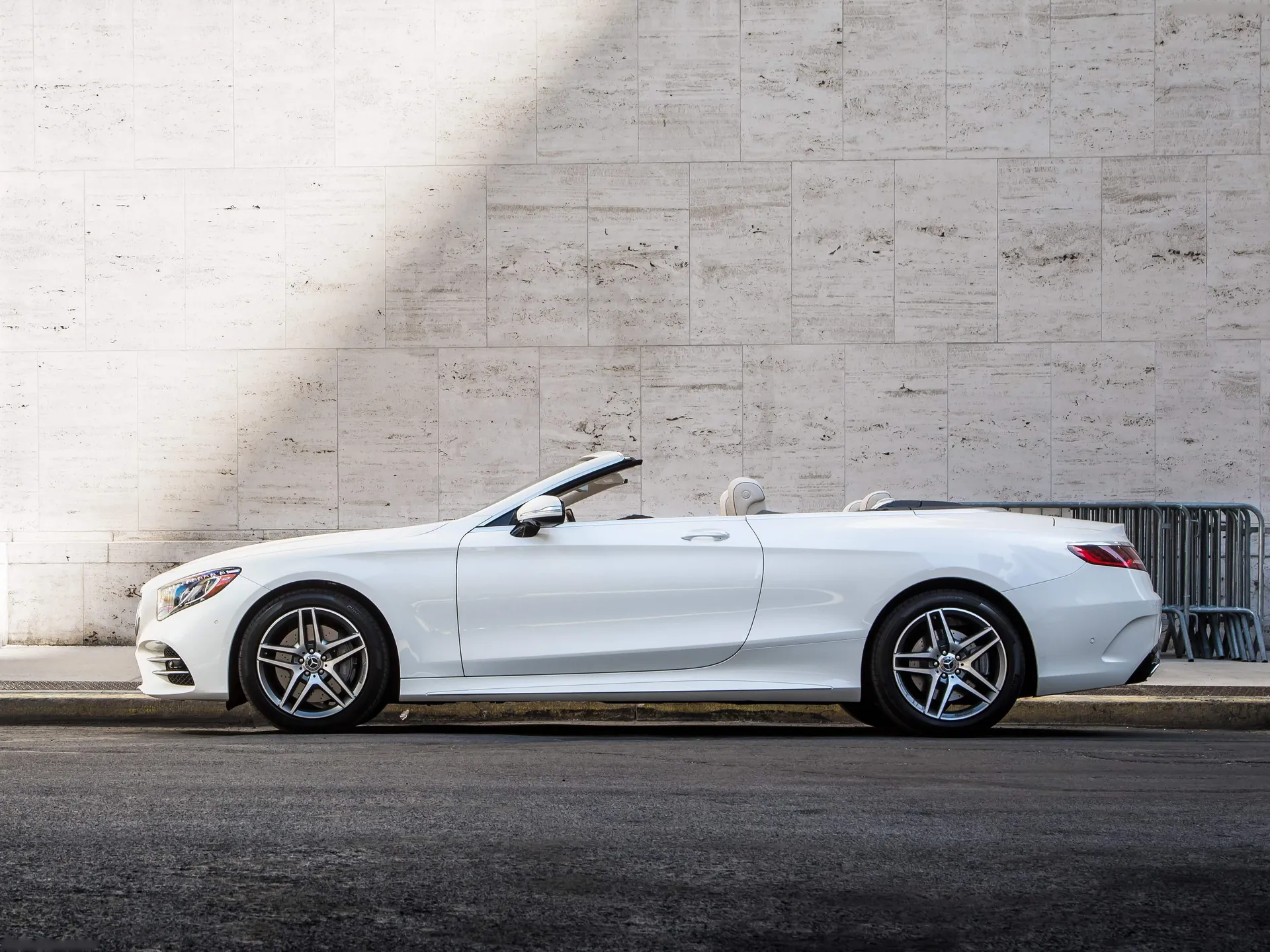 Mercedes-Benz S-Class Cabriolet (2018) – boční profil
