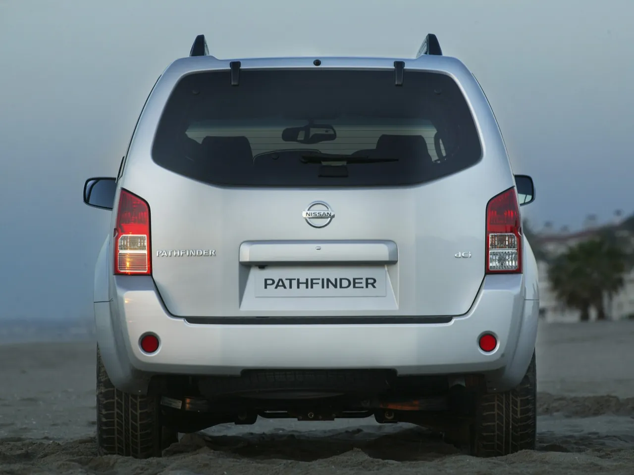 Nissan Pathfinder EUR (2005) – zezadu