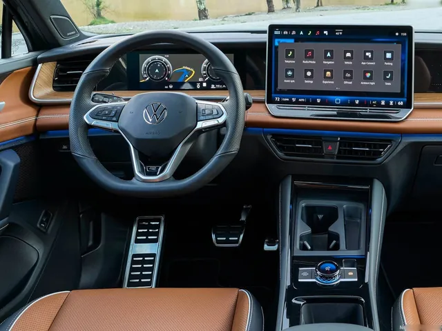 Volkswagen Tiguan SEL R-Line Turbo (2026)