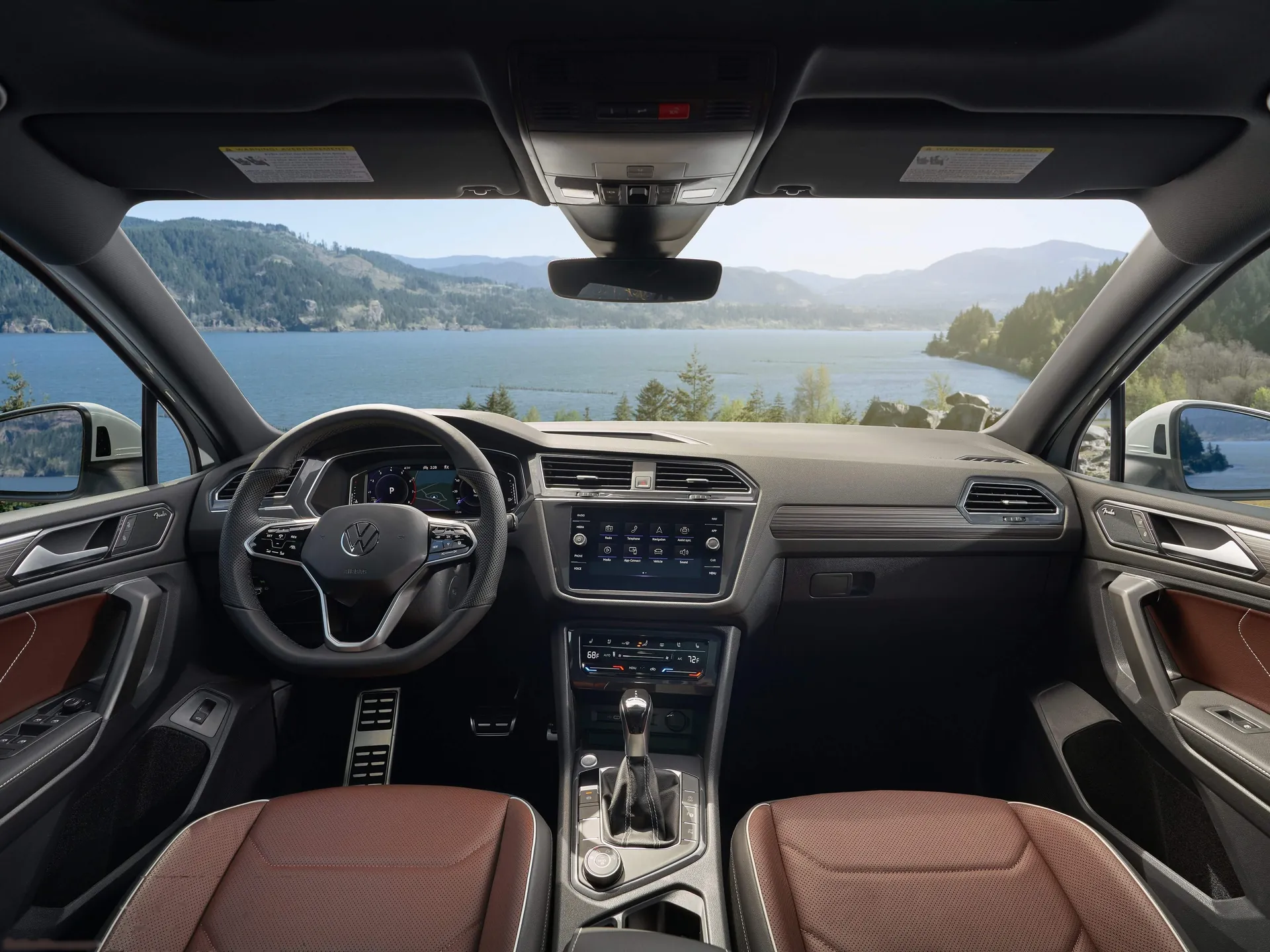 Volkswagen Tiguan [US] (2022) – interiér