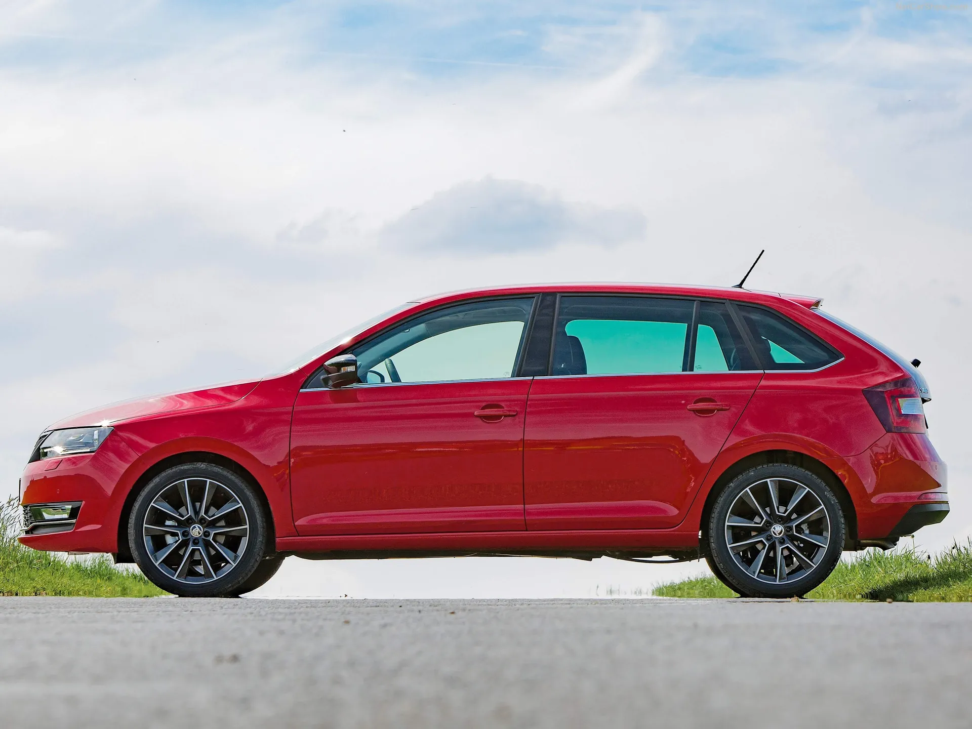 Skoda Rapid Spaceback (2017) – boční profil