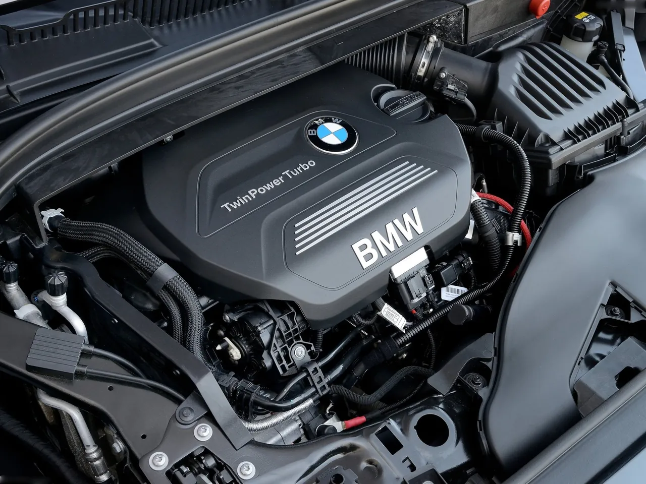 BMW 2-Series Gran Tourer (2016) – motorový prostor