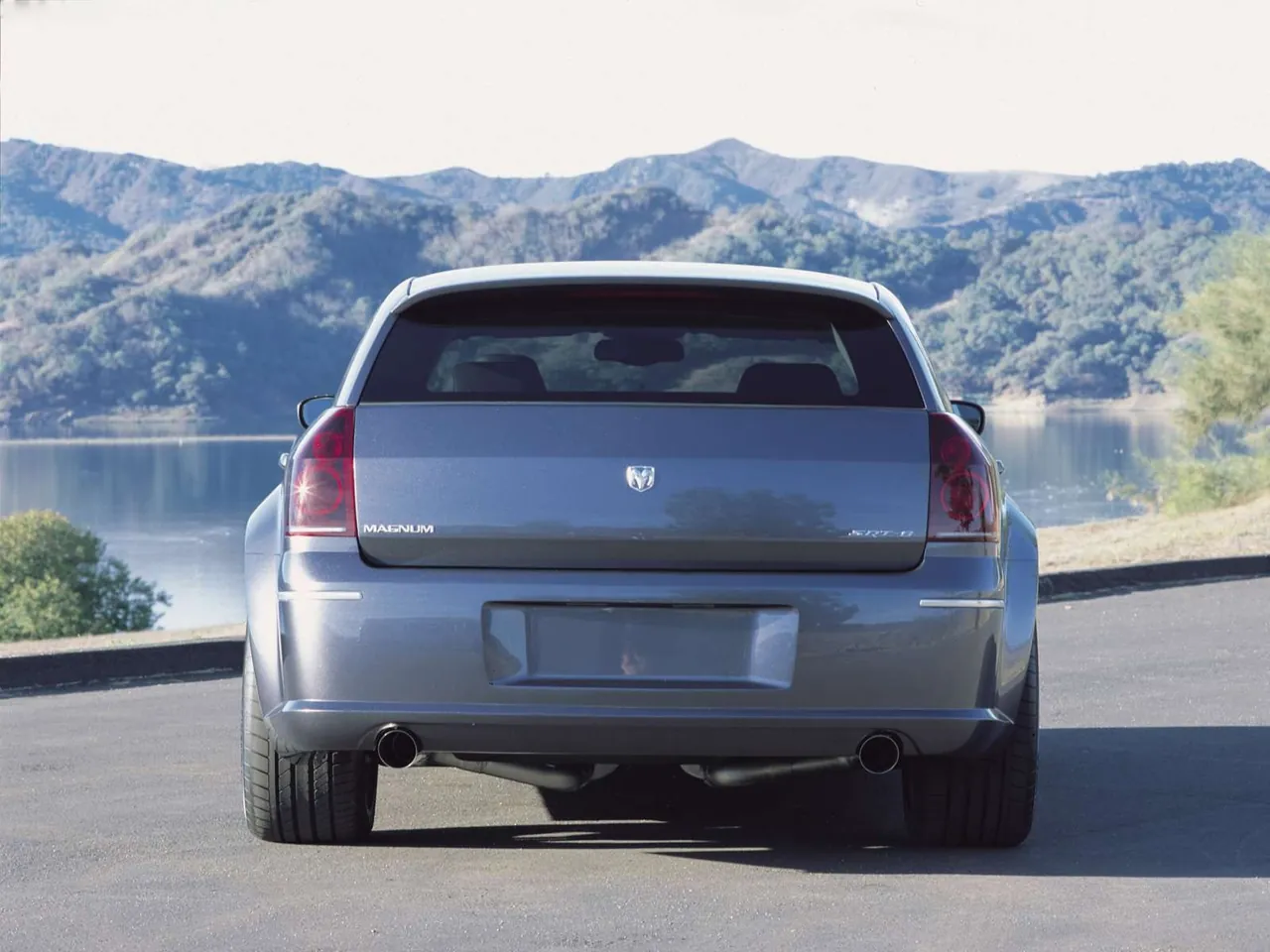 Dodge Magnum SRT8 Concept (2003) – zezadu