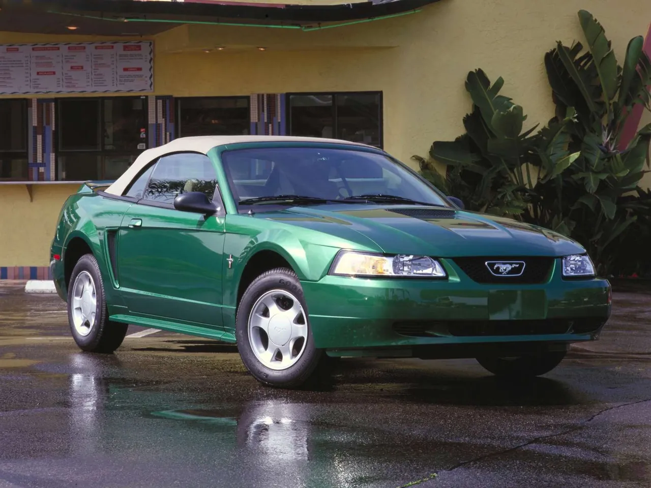 Ford Mustang Convertible (2000)