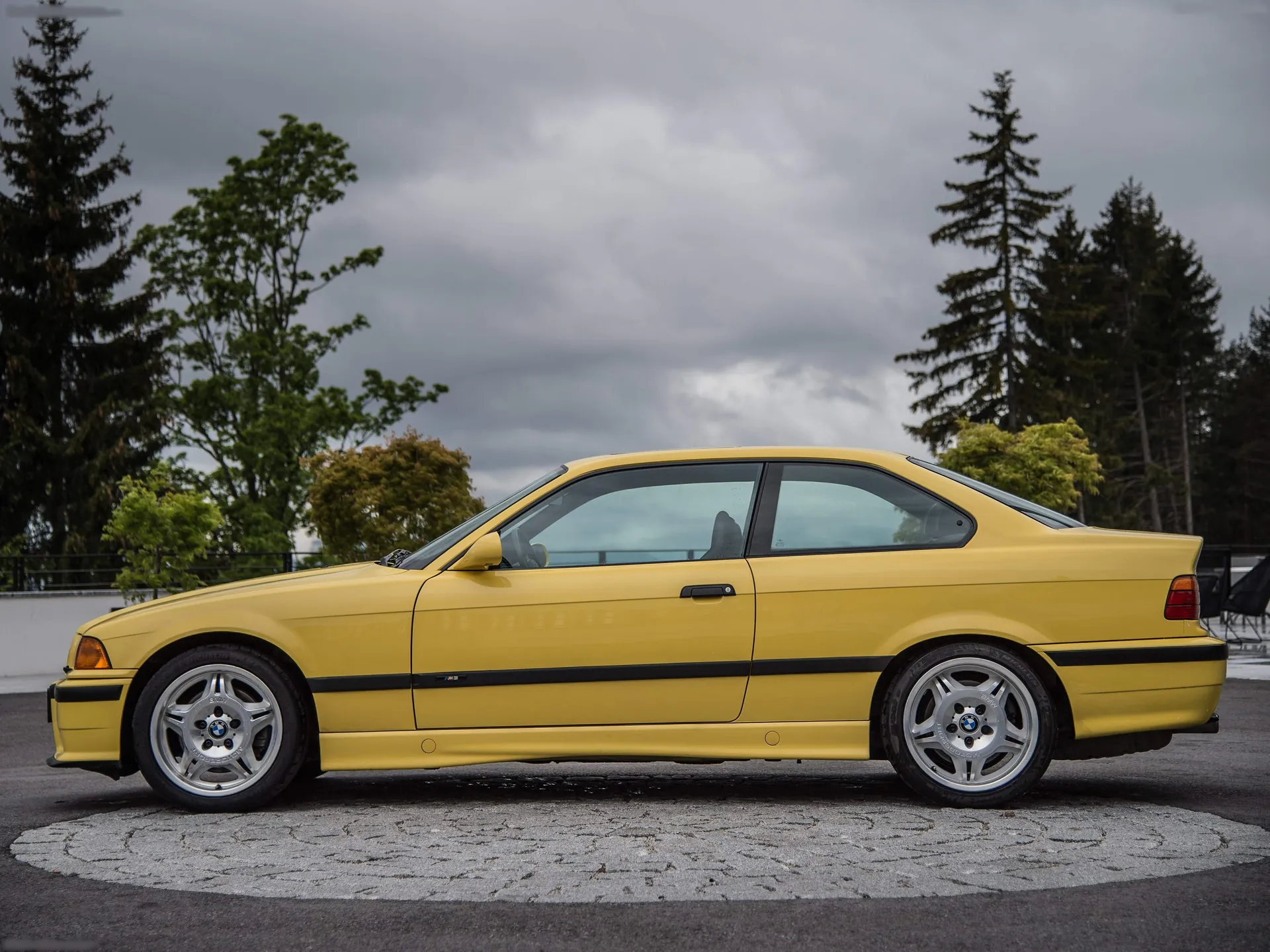 BMW M3 Coupe (1992) – boční profil