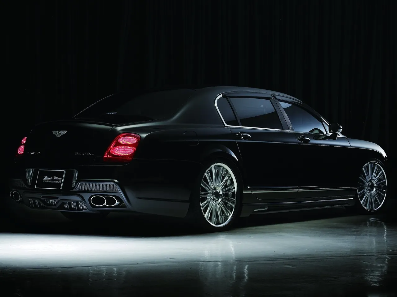 Wald Bentley Flying Spur Black Bison (2009) – zadní tříčtvrteční pohled