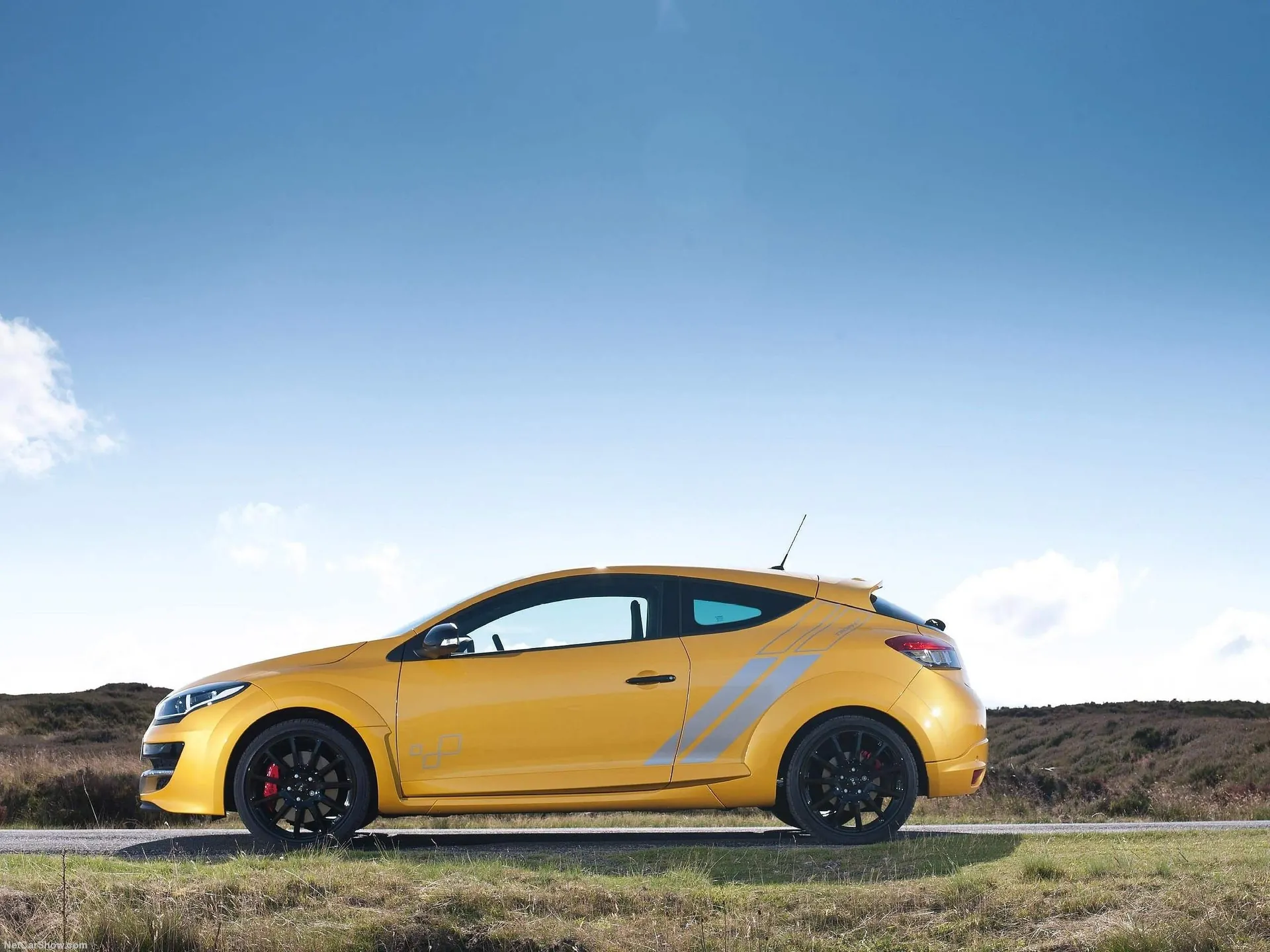 Renault Megane RS 275 Trophy (2015) - Side Profile