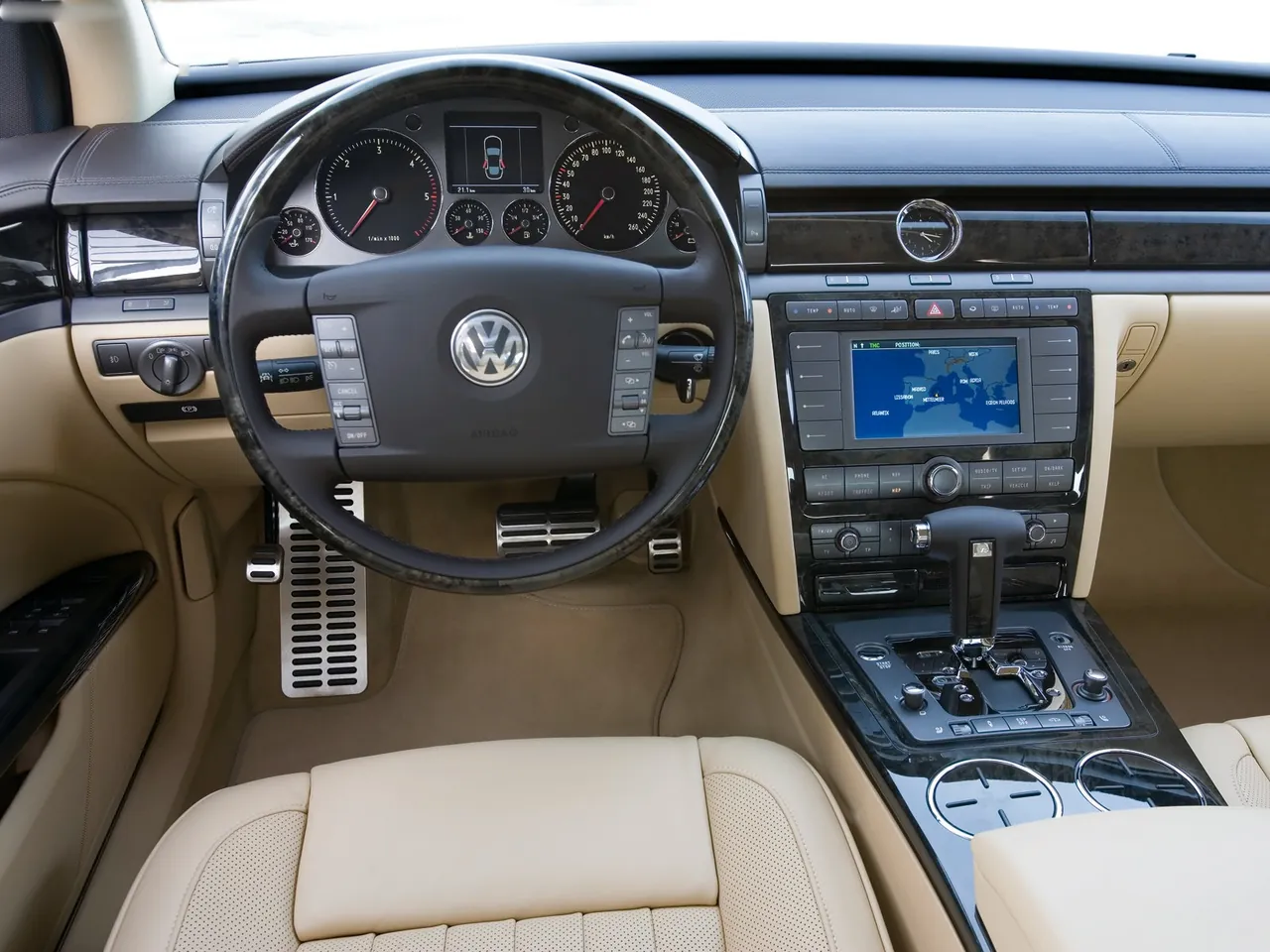 Volkswagen Phaeton (2008) - Interior