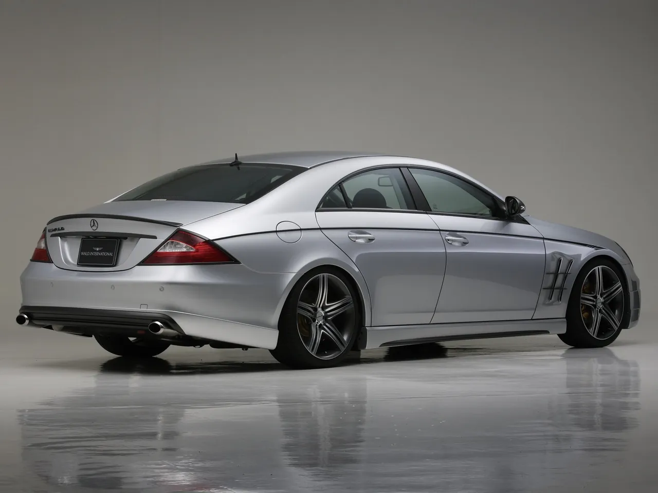 Wald Mercedes-Benz CLS-Class (2005) – zadní tříčtvrteční pohled