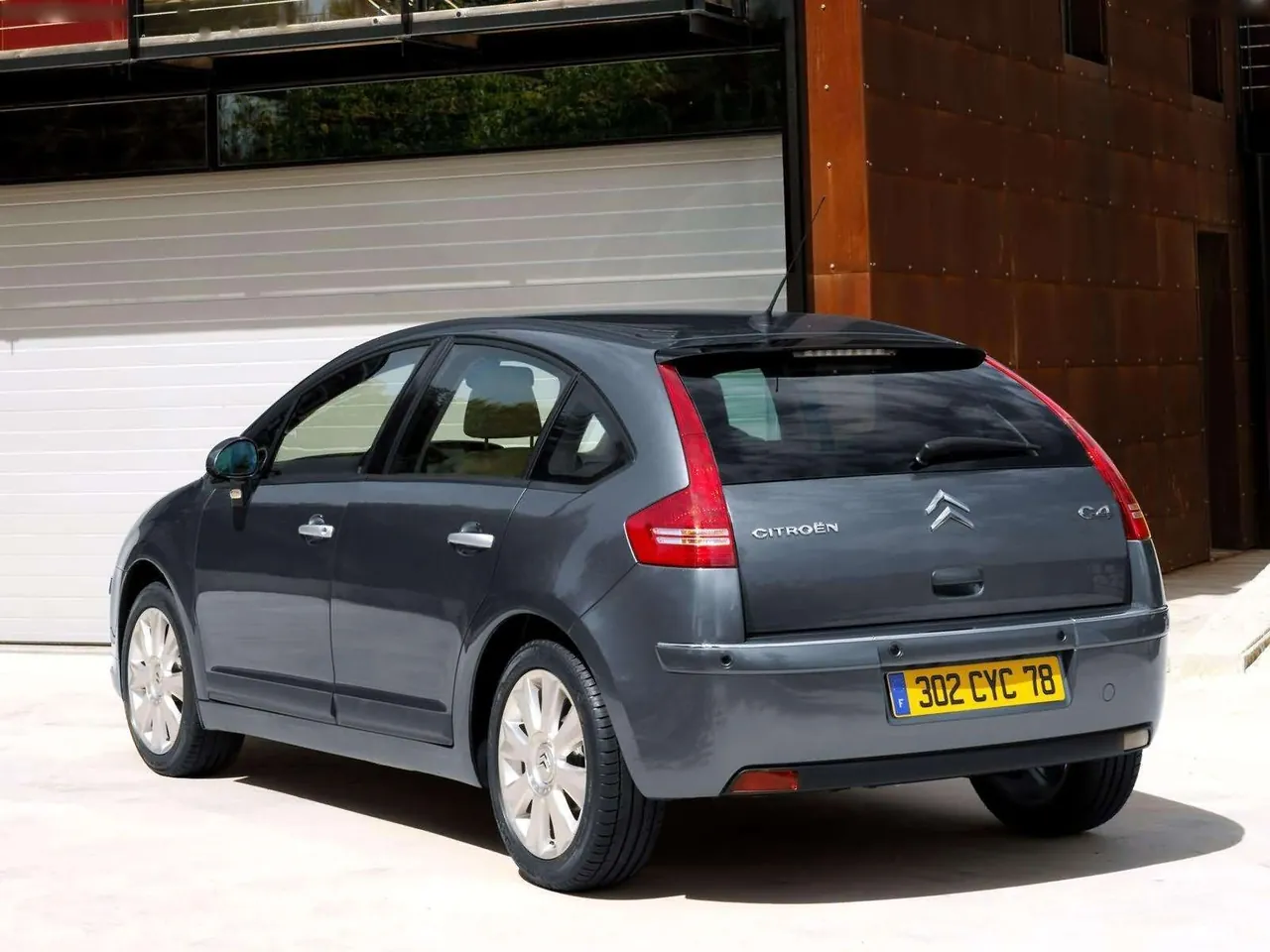 Citroen C4 (2005) – zadní tříčtvrteční pohled