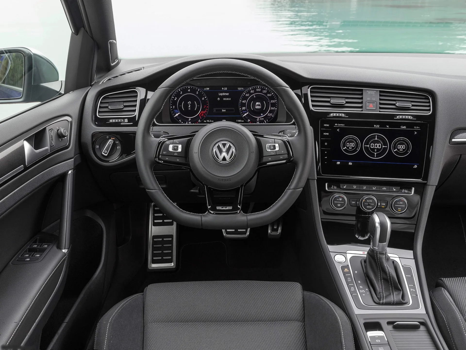 Volkswagen Golf R Variant (2017) – interiér