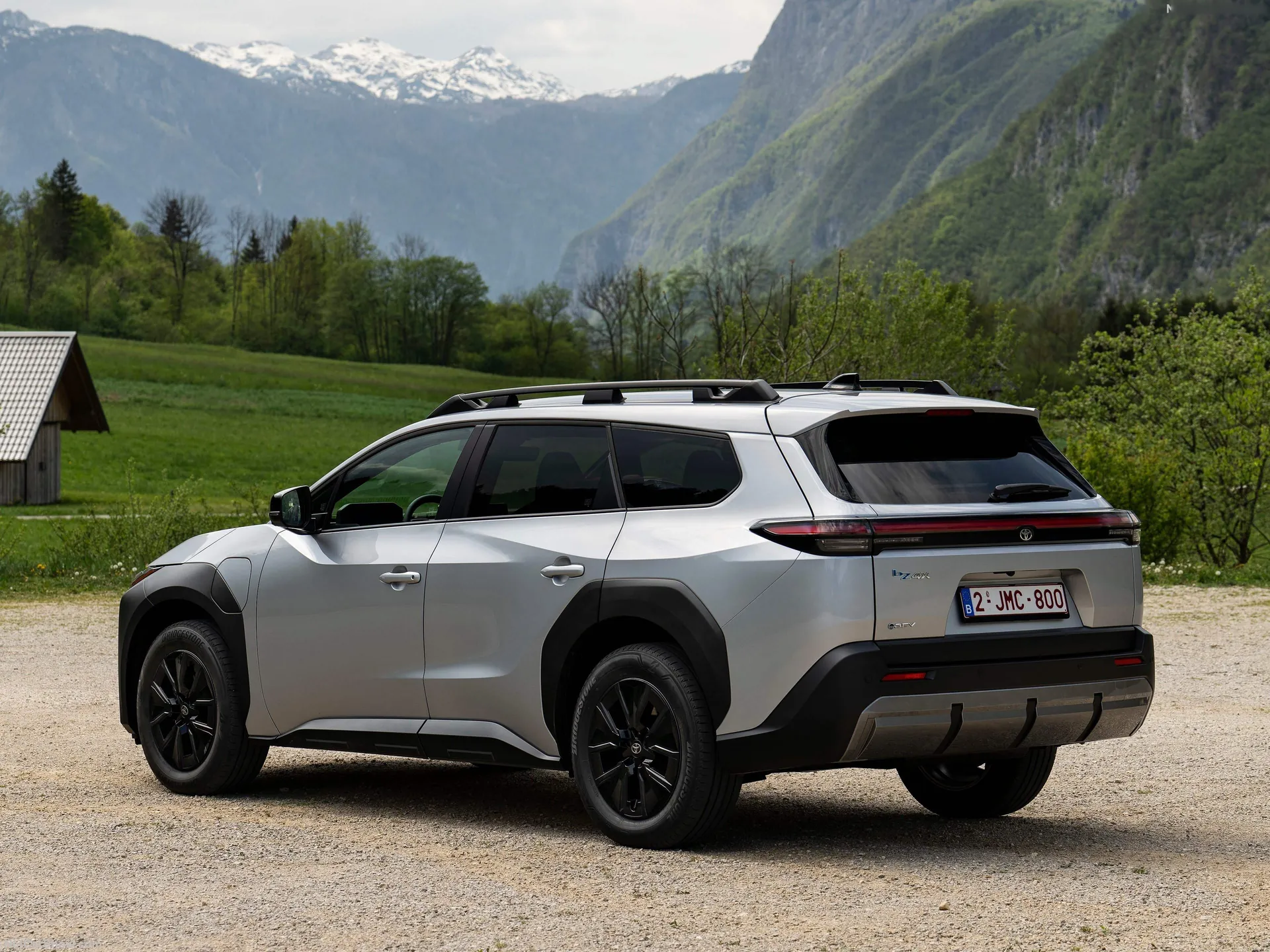 Toyota bZ4X Touring (2026) – zadní tříčtvrteční pohled