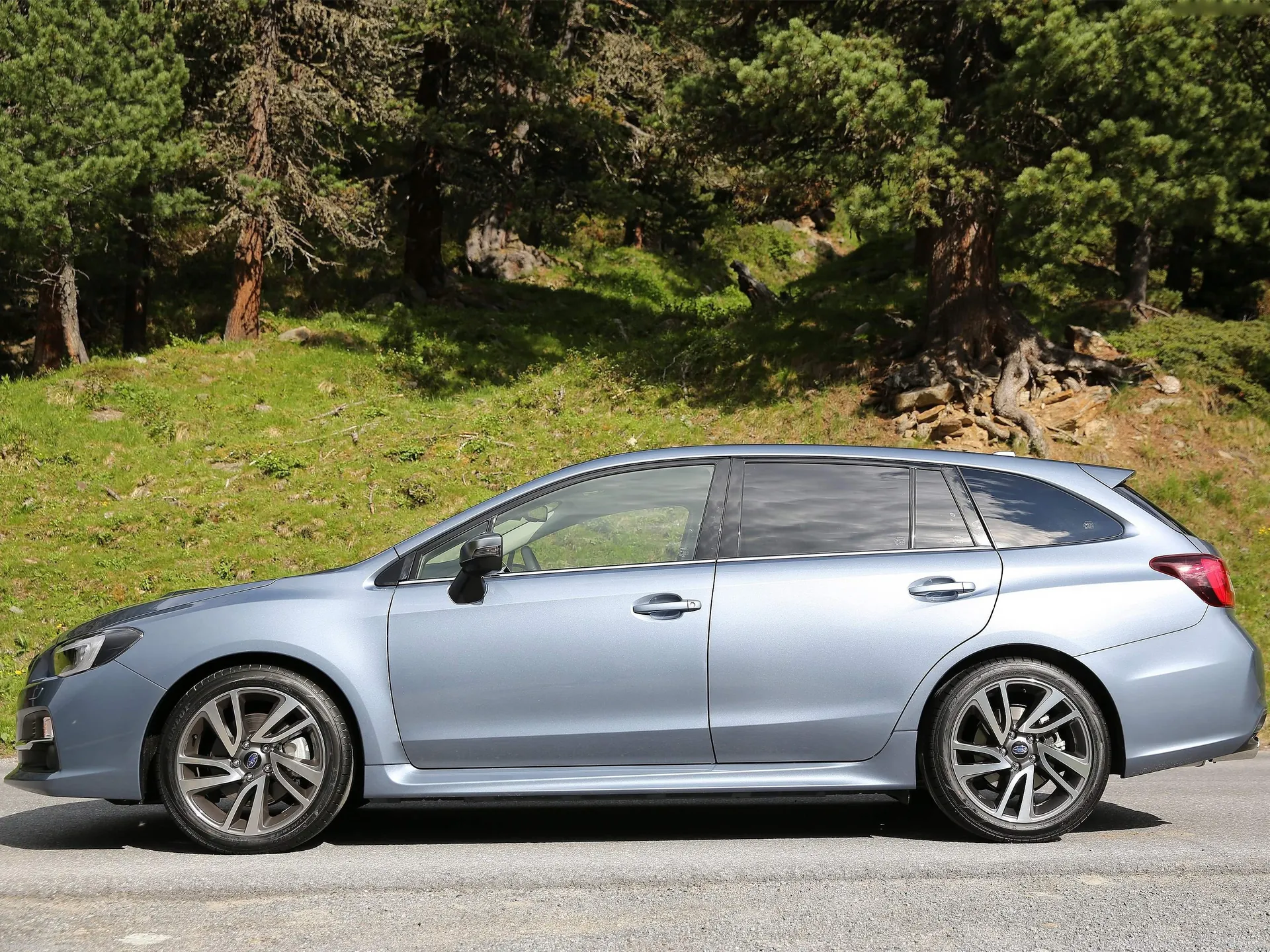 Subaru Levorg (2016) – boční profil