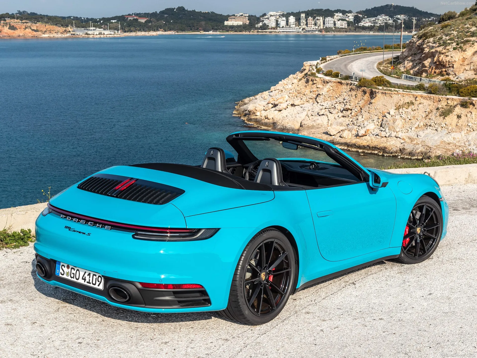 Porsche 911 Carrera S Cabriolet (2019) – zadní tříčtvrteční pohled