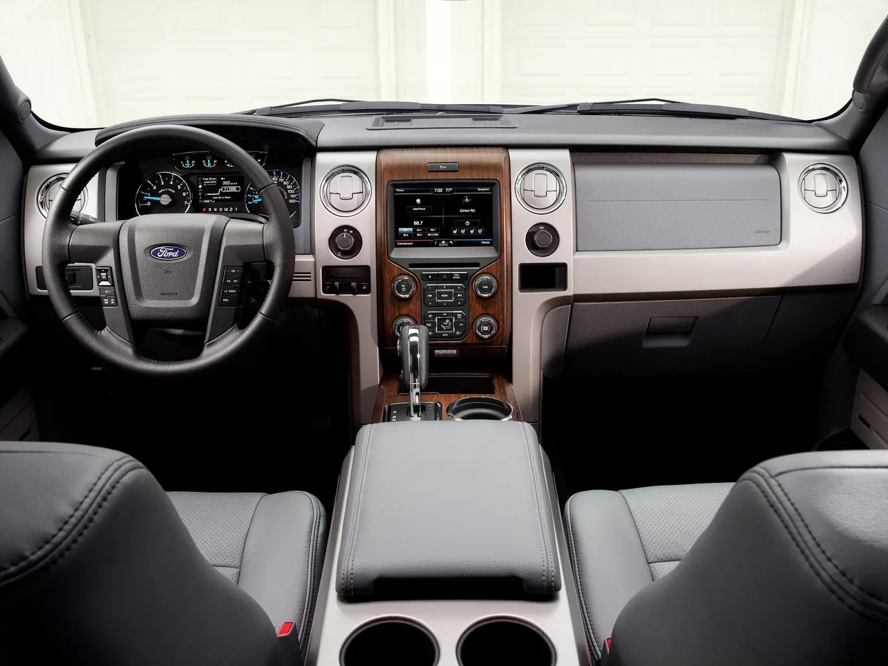 Ford F-150 (2013) – interiér