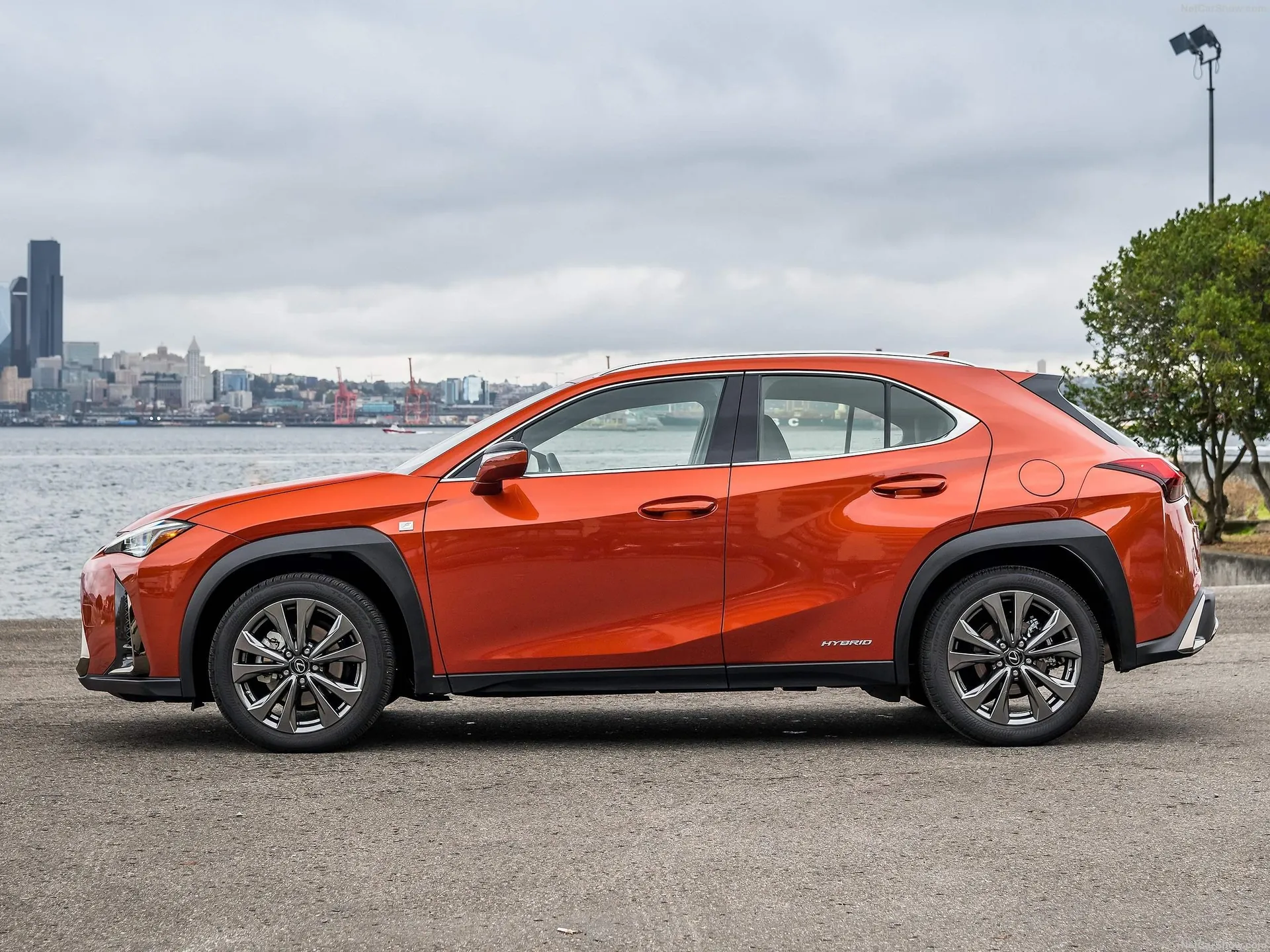 Lexus UX [US] (2019) – boční profil
