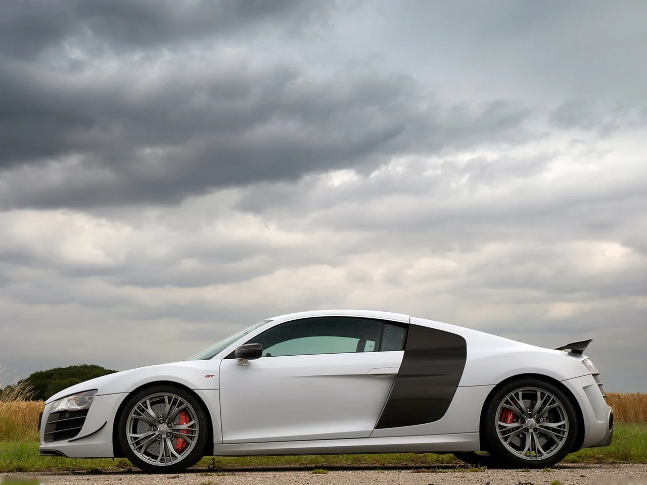 Audi R8 GT (2011) – boční profil