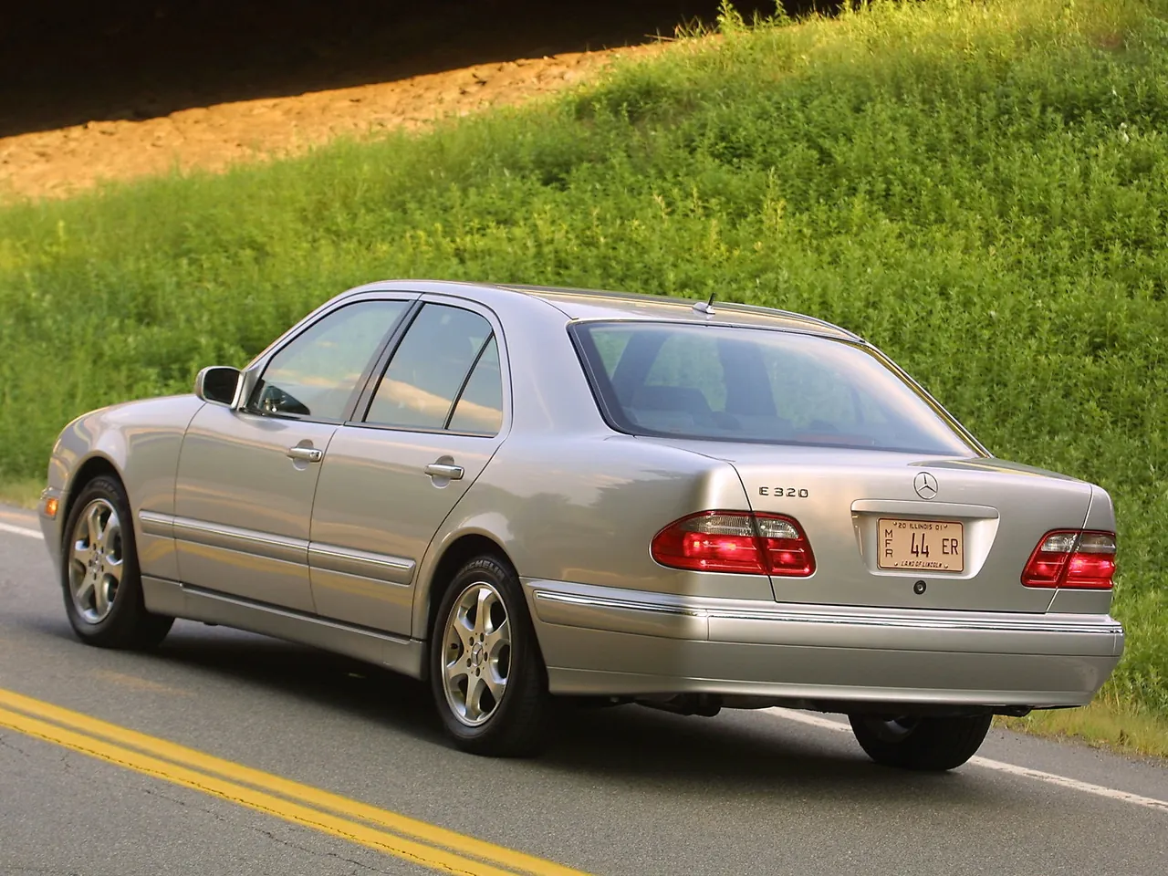 Mercedes-Benz E320 (2002)