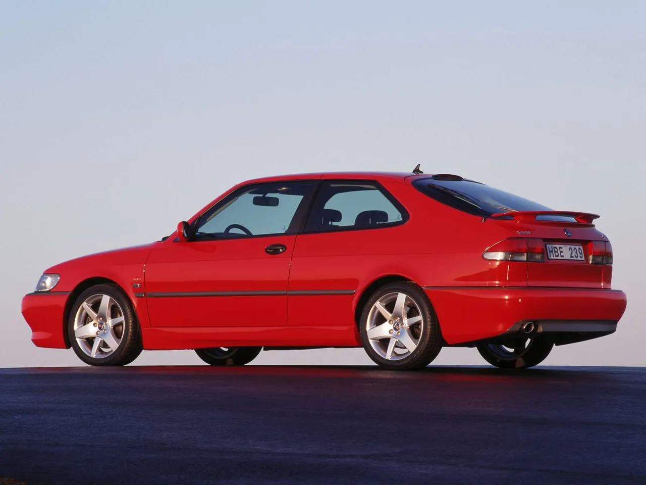 Saab 9-3 Aero Coupe (2001) – zadní tříčtvrteční pohled