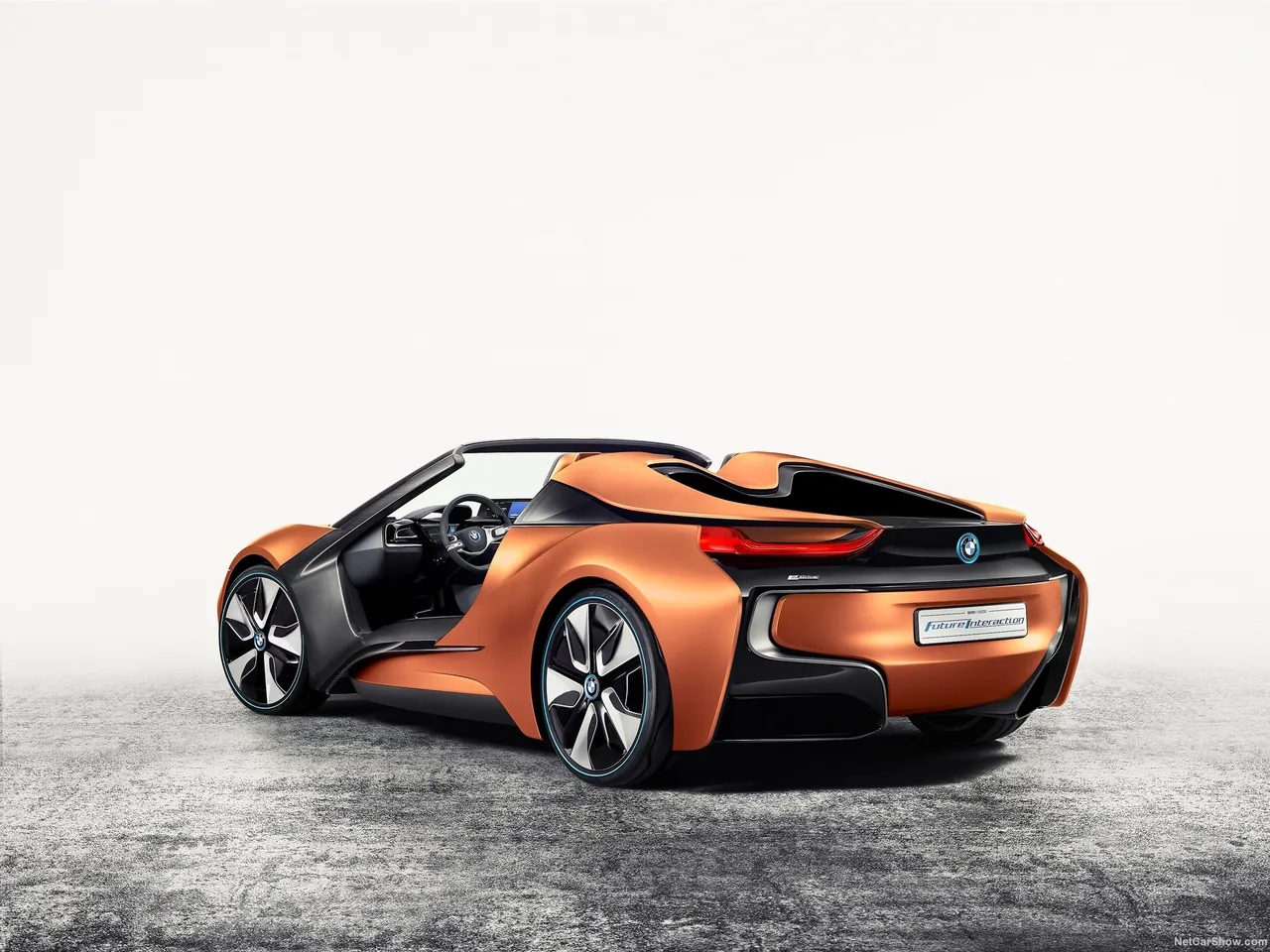 BMW i Vision Future Interaction Concept (2016) – zadní tříčtvrteční pohled