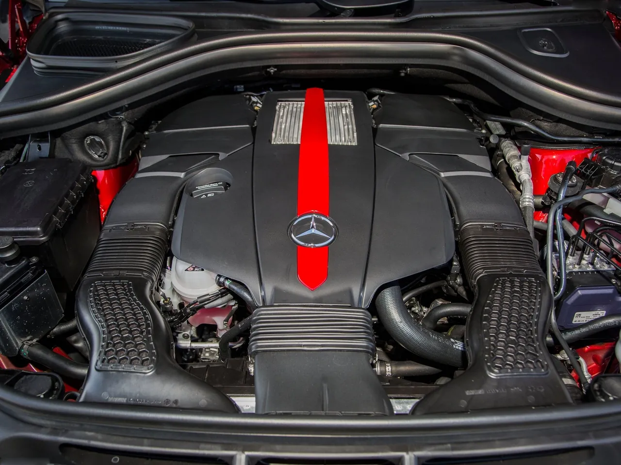 Mercedes-Benz GLE450 AMG Coupe (2016) – motorový prostor