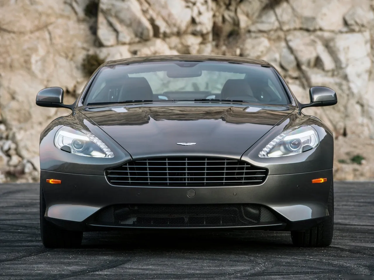 Aston Martin DB9 GT (2016) - Front