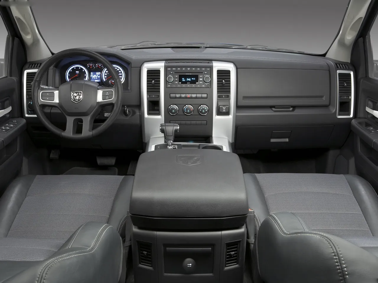 Dodge Ram 1500 Sport (2009) – interiér