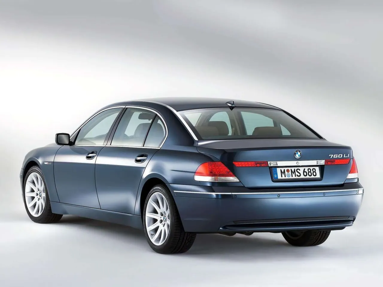 BMW 760Li E66 (2003) – zadní tříčtvrteční pohled