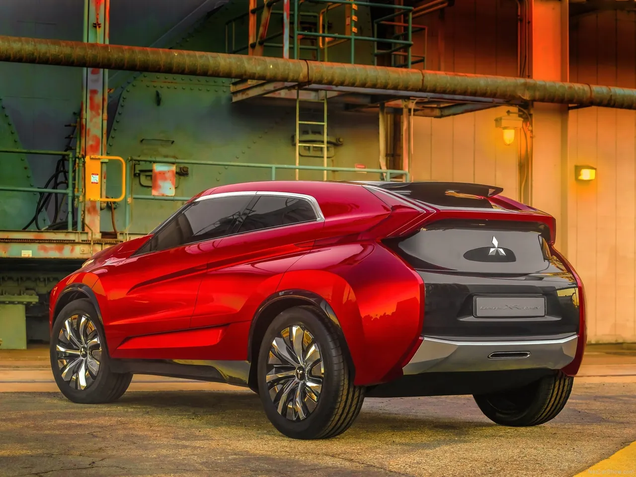 Mitsubishi XR-PHEV Concept (2014) – zadní tříčtvrteční pohled