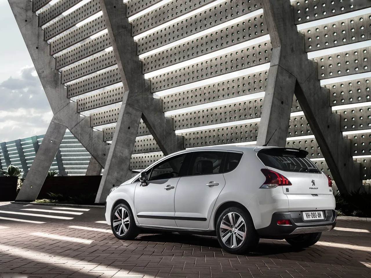 Peugeot 3008 (2014) – zadní tříčtvrteční pohled