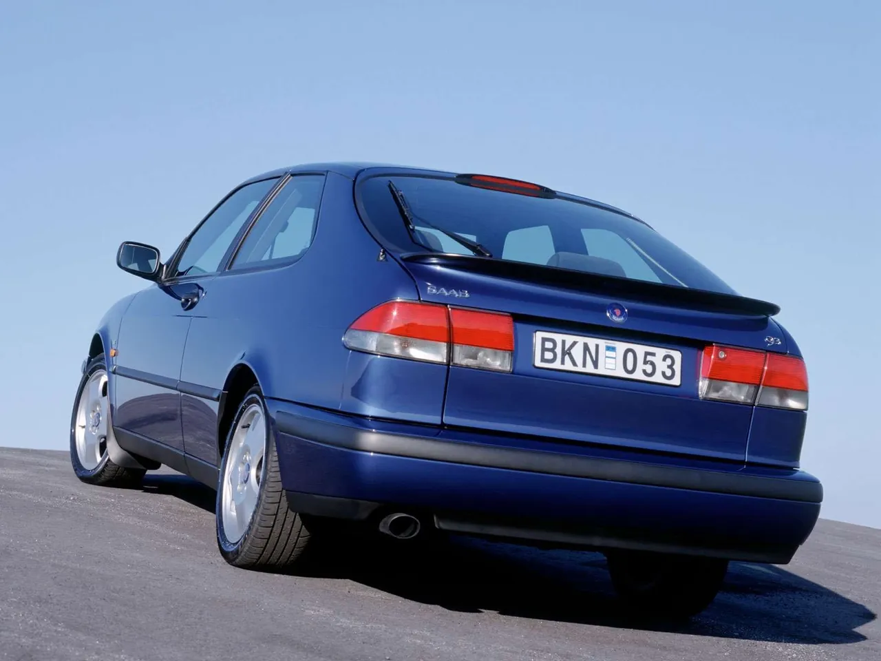 Saab 9-3 Coupe (1999) – zadní tříčtvrteční pohled