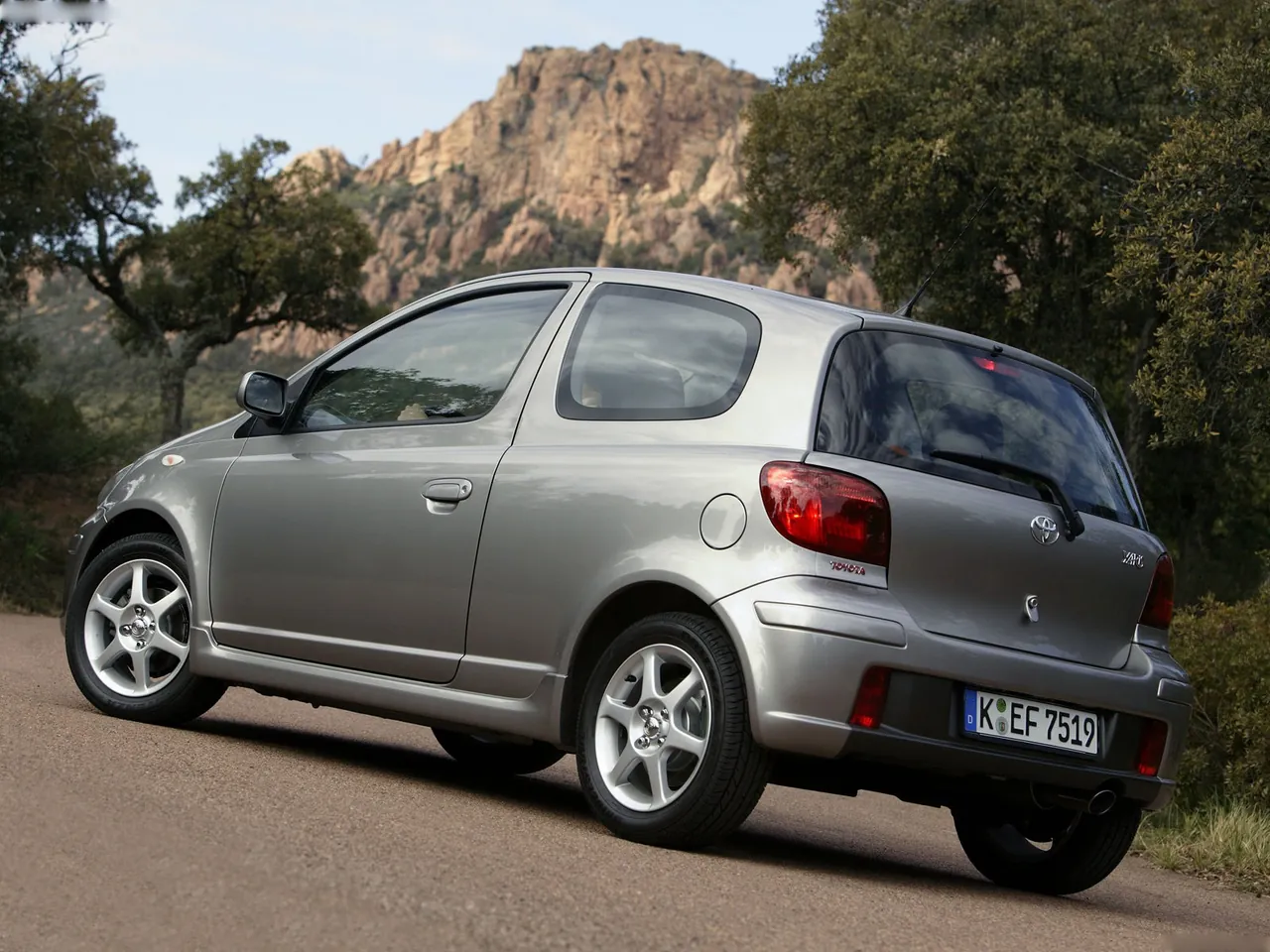 Toyota Yaris (2003) - Rear Three-Quarter