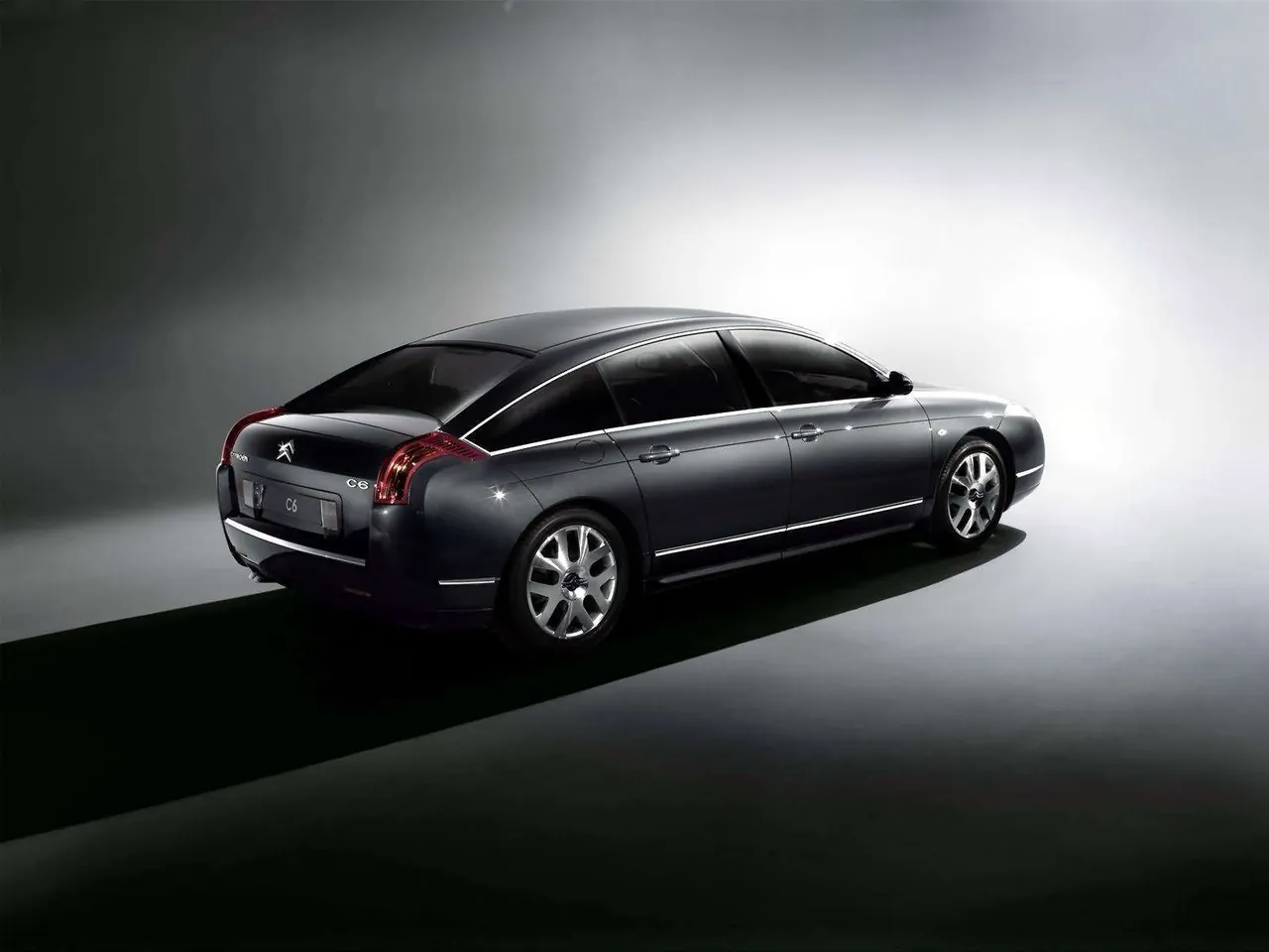 Citroen C6 (2006) – zadní tříčtvrteční pohled