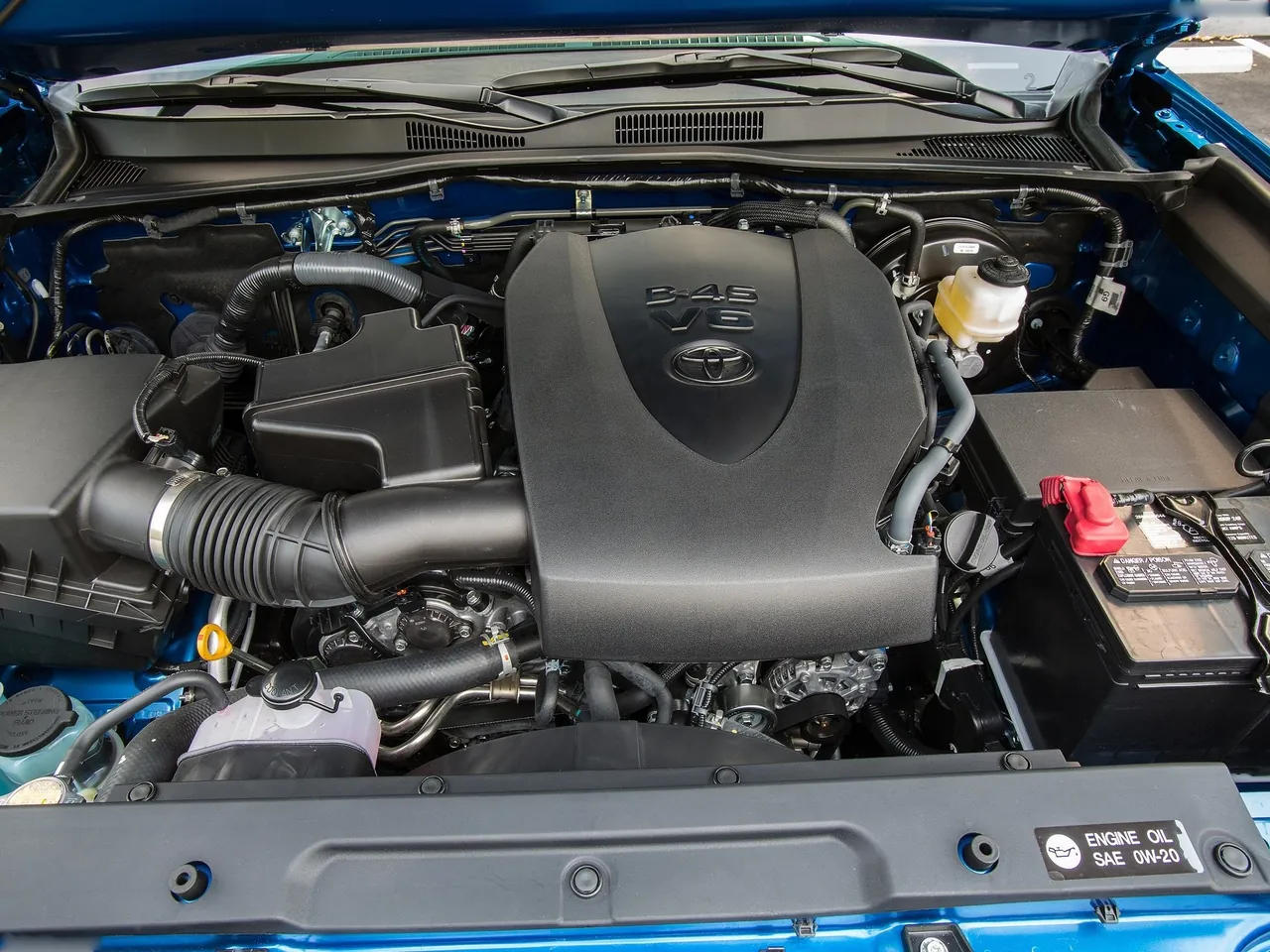 Toyota Tacoma (2016) – motorový prostor