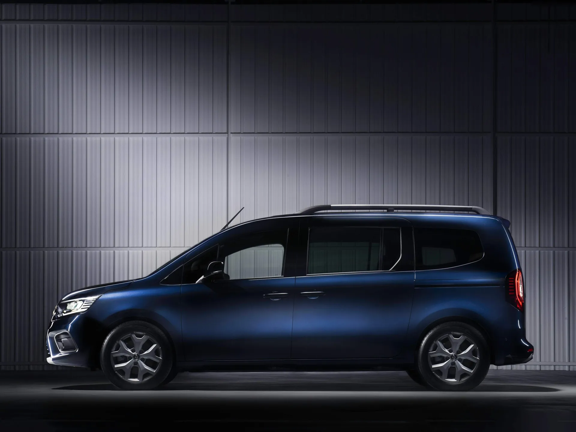 Renault Grand Kangoo (2024) – boční profil