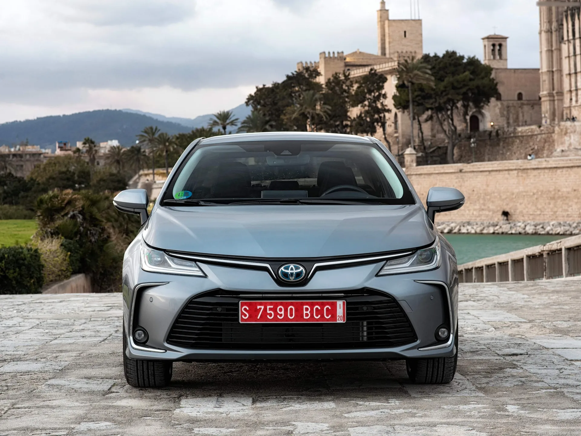 Toyota Corolla Sedan [EU] (2019) – zepředu