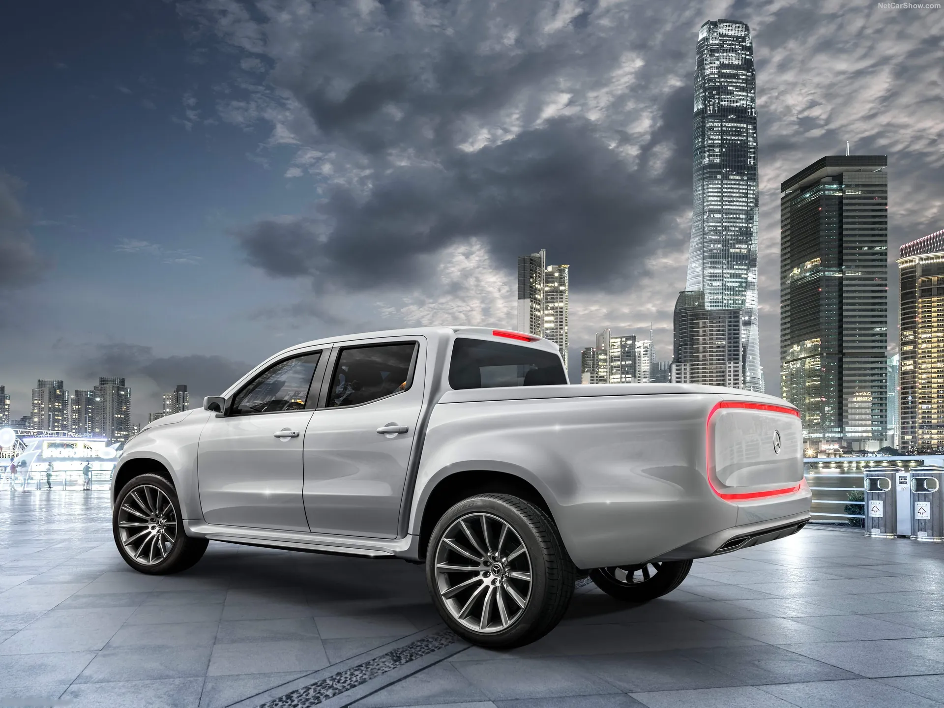 Mercedes-Benz X-Class Pickup Concept (2016) – zadní tříčtvrteční pohled