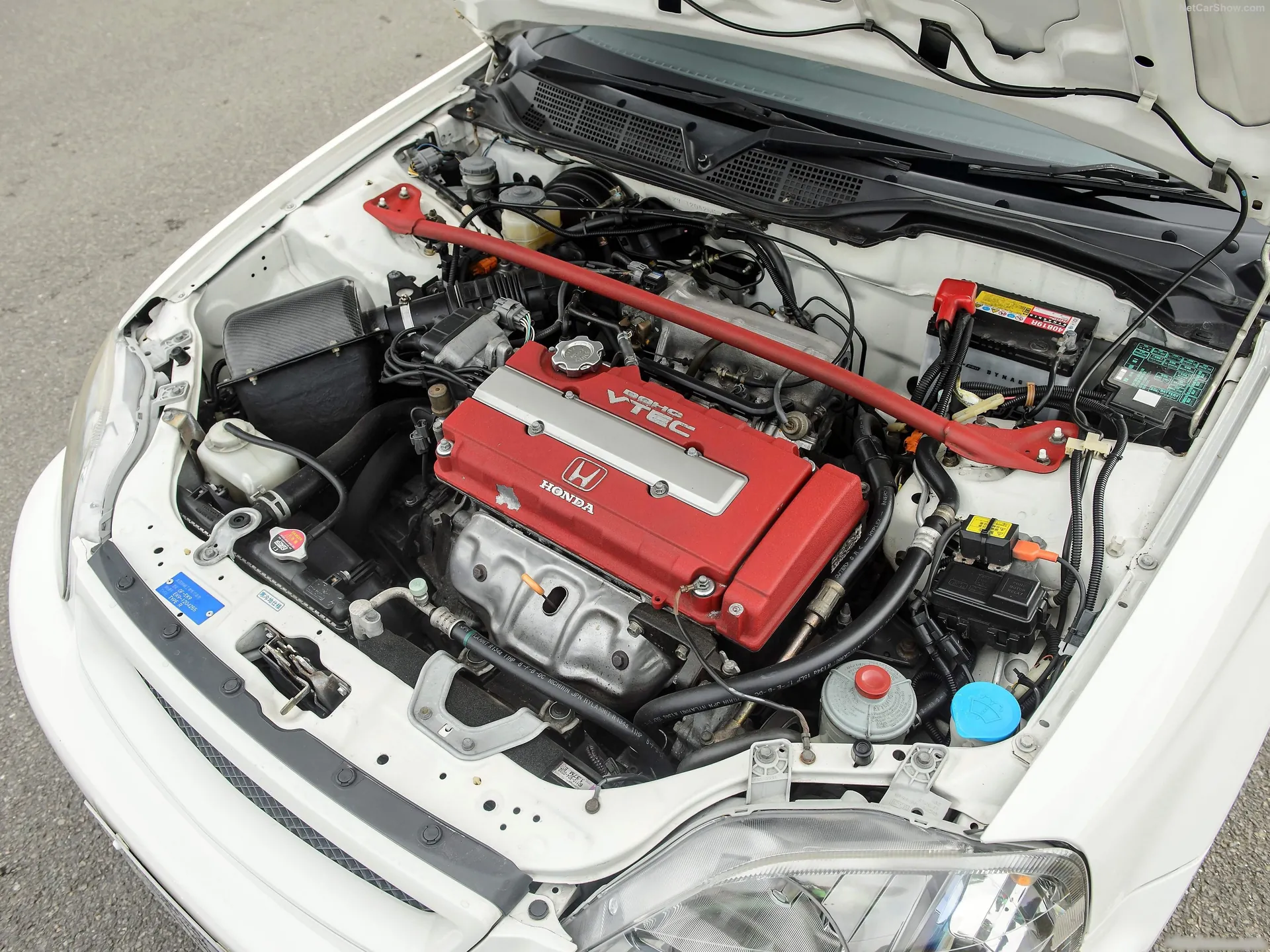 Honda Civic Type R (1997) – motorový prostor