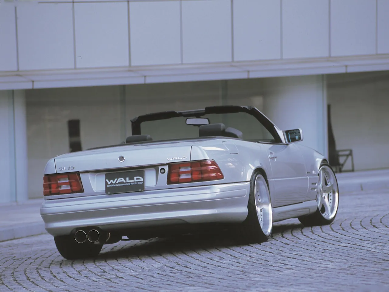 Wald Mercedes-Benz SL-Class R129 (1999) – zadní tříčtvrteční pohled