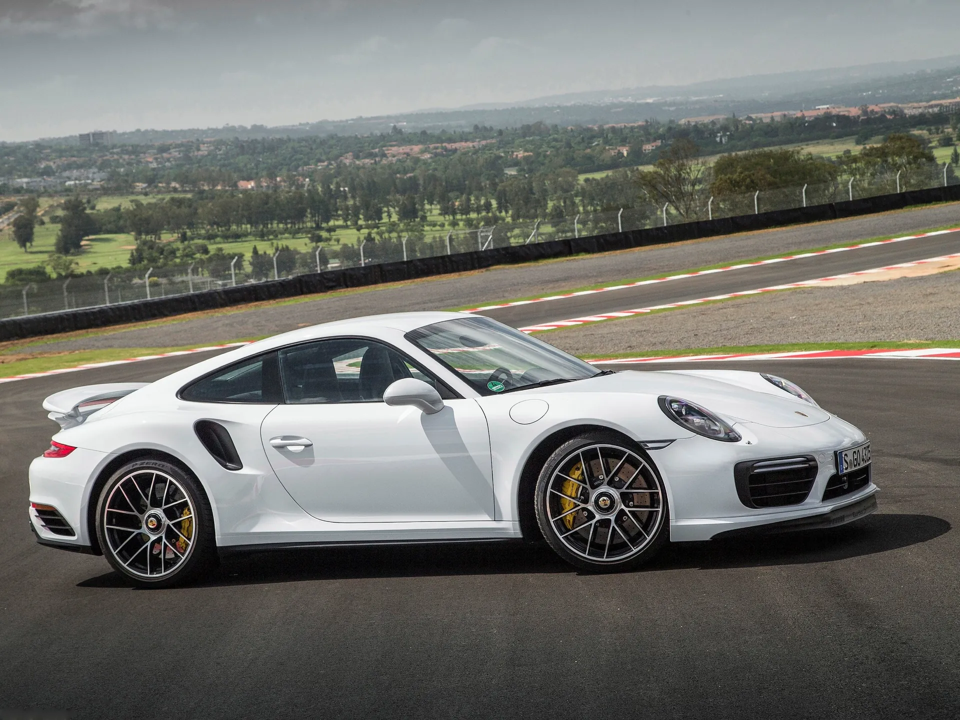 Porsche 911 Turbo S (2016)
