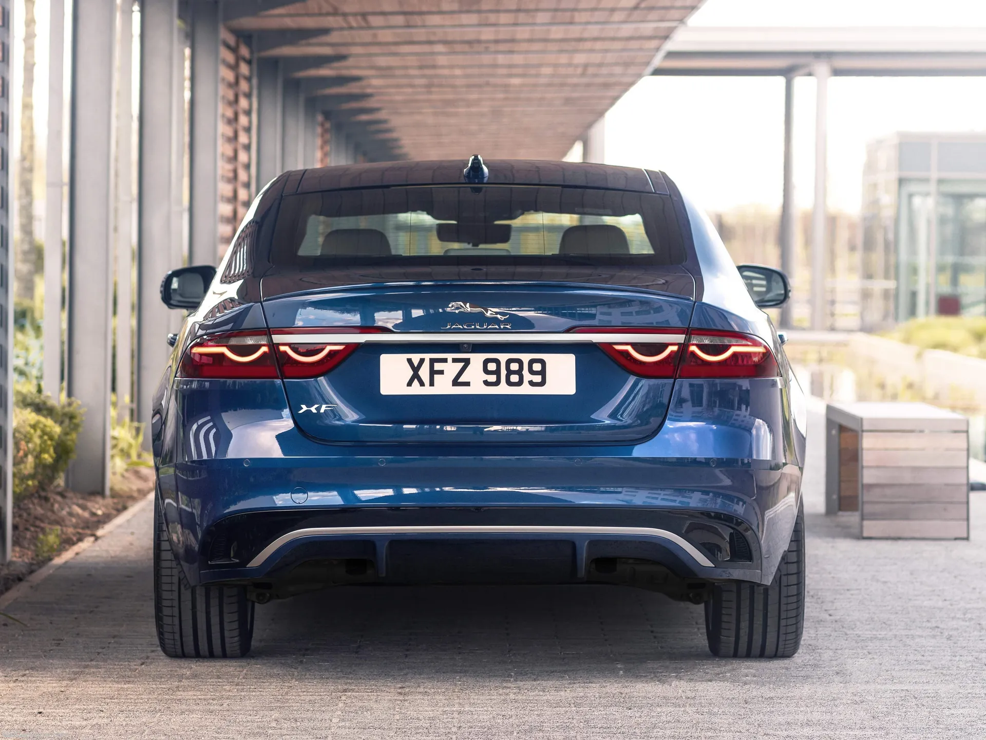 Jaguar XF (2021) – zezadu