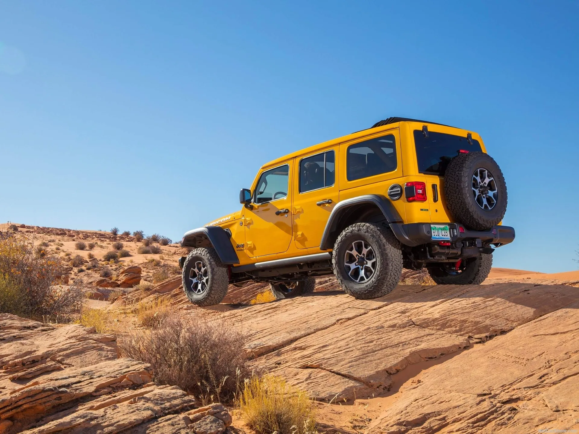 Jeep Wrangler Unlimited EcoDiesel [US] (2020) – zadní tříčtvrteční pohled