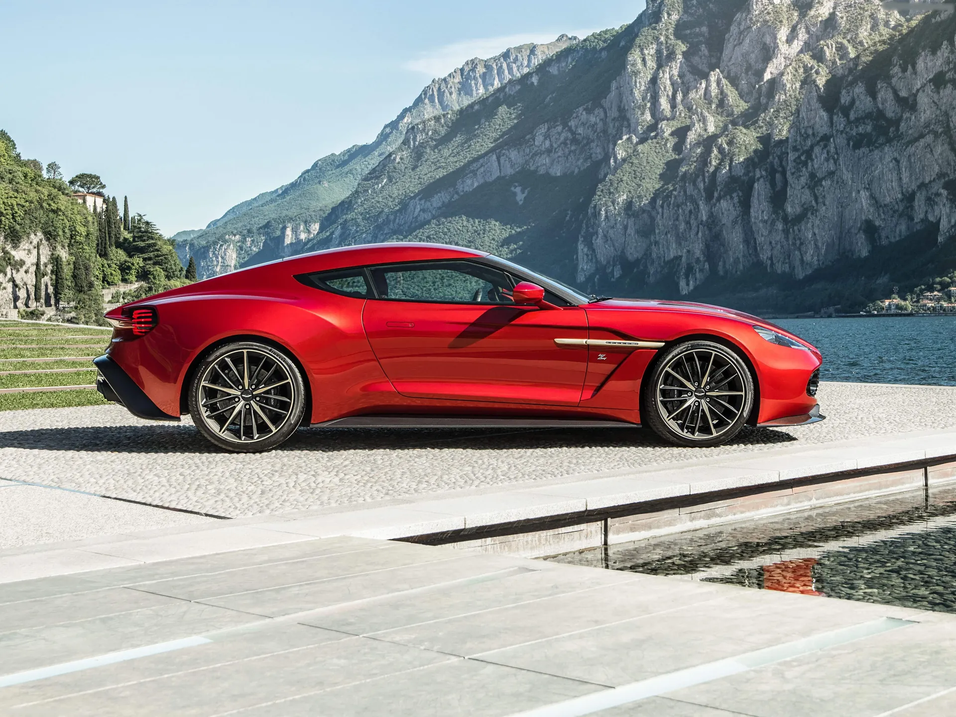 Aston Martin Vanquish Zagato (2017) – boční profil