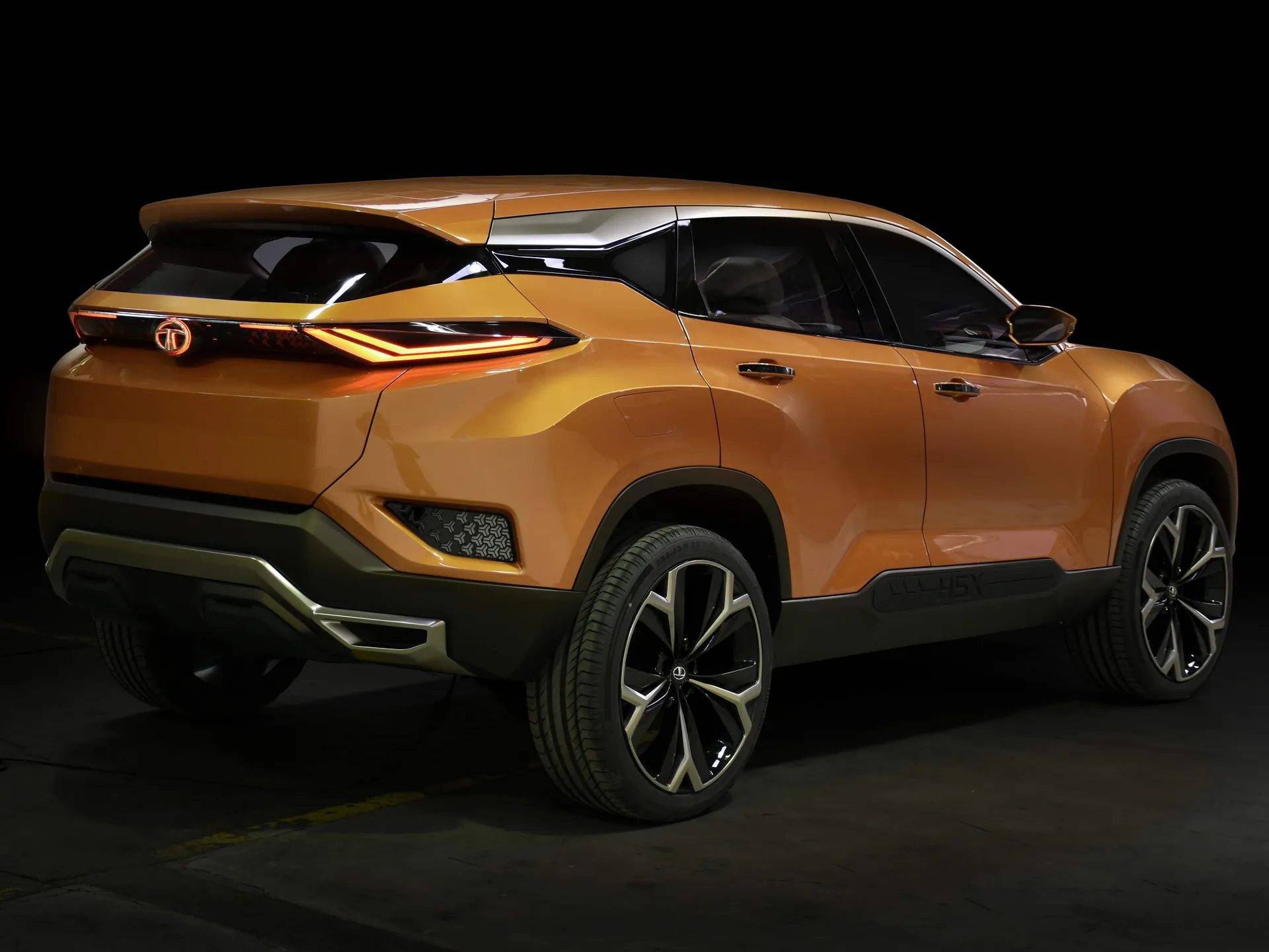Tata H5X Concept (2018) – zadní tříčtvrteční pohled
