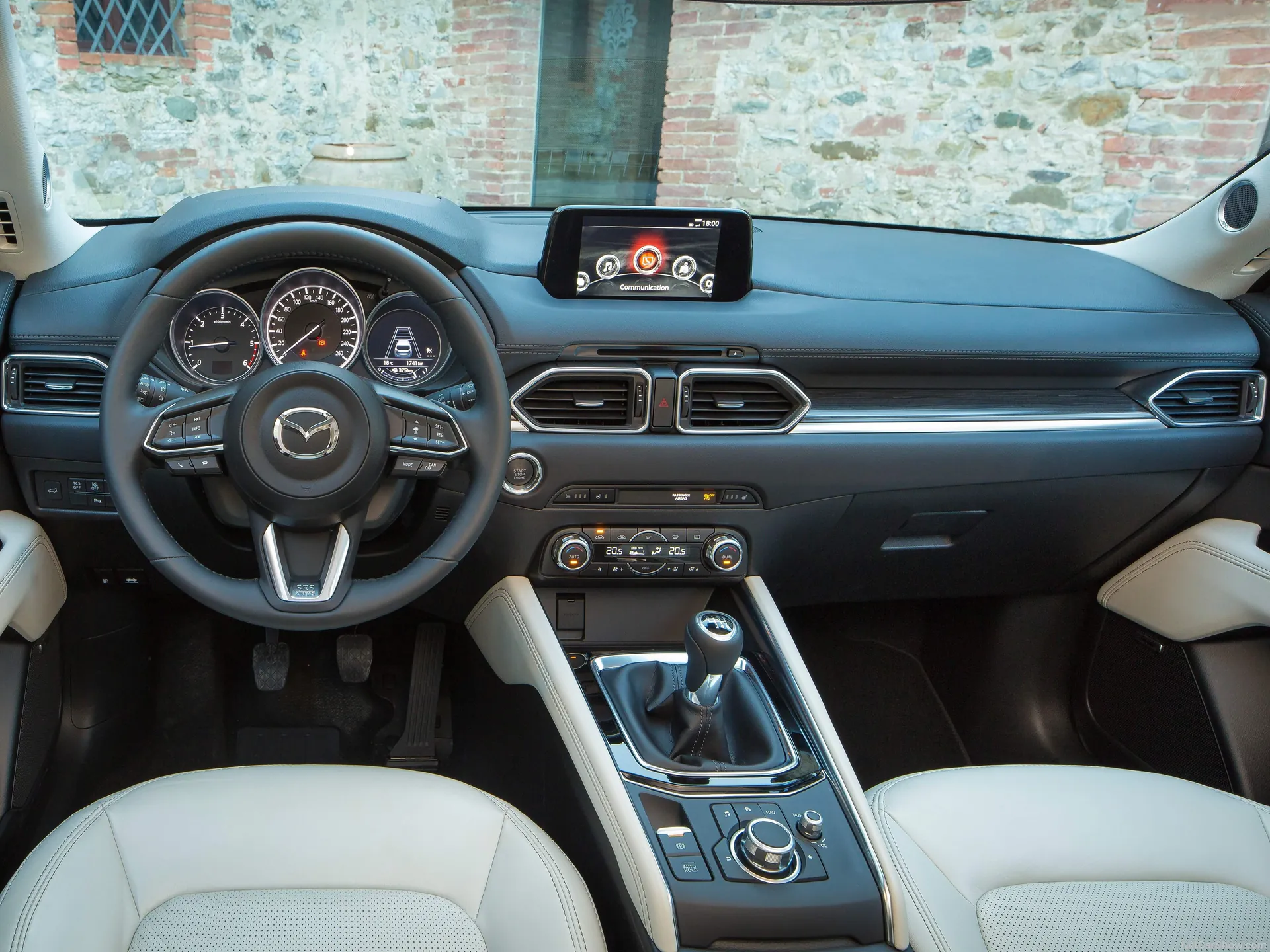 Mazda CX-5 [EU] (2017) – interiér
