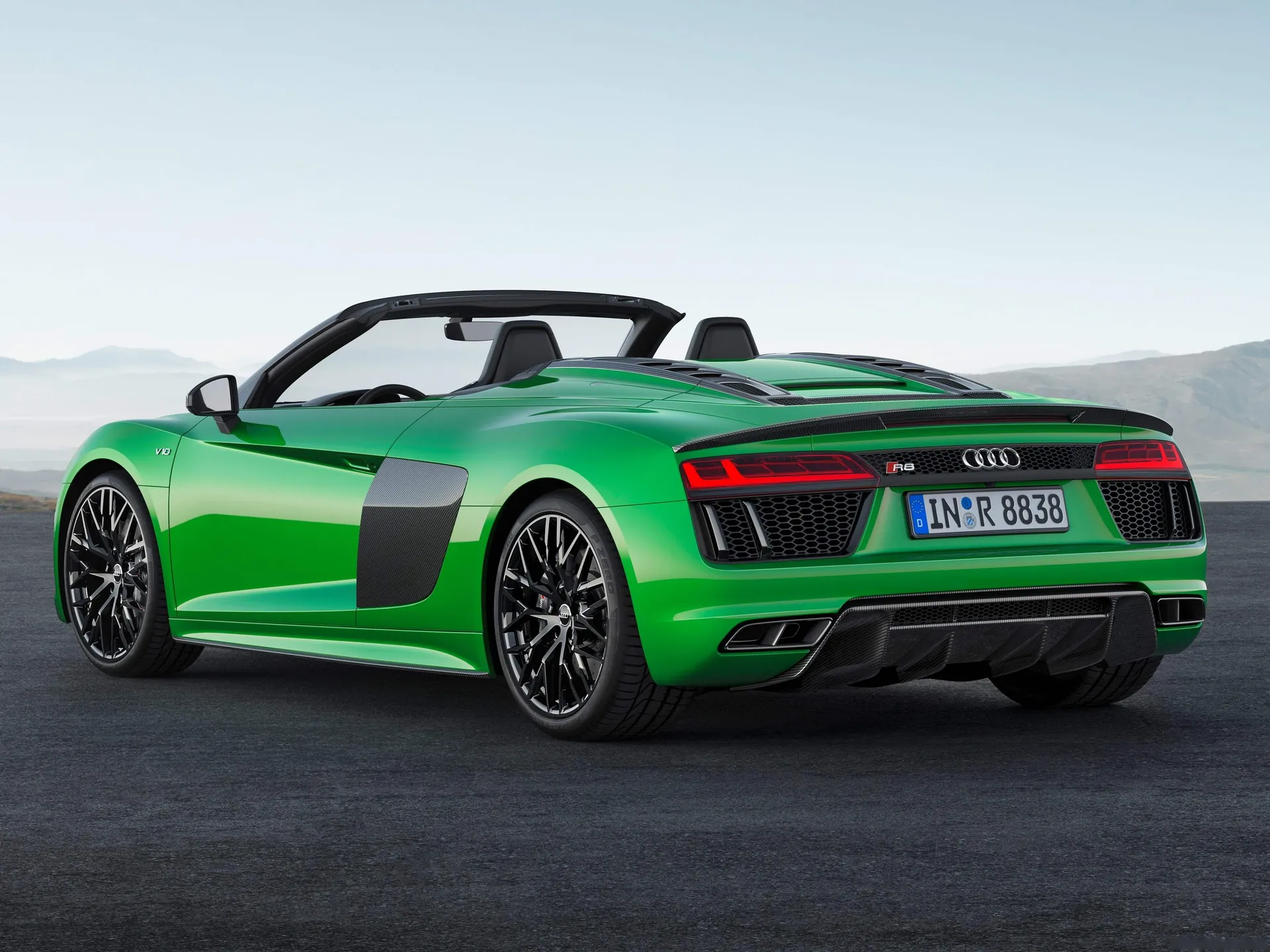 Audi R8 Spyder V10 plus (2018) – zadní tříčtvrteční pohled