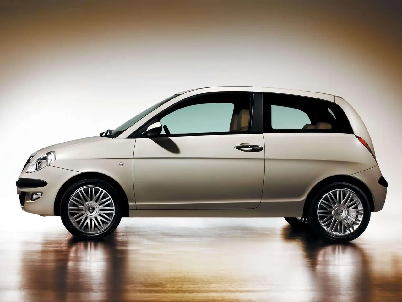 Lancia Ypsilon (2003) – boční profil