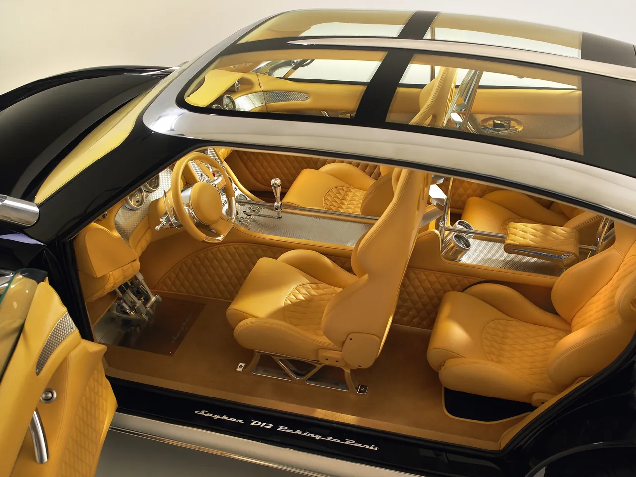 Spyker D12 Peking to Paris (2006) – interiér